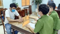 Cất giấu hàng nghìn viên hồng phiến trên mái nhà