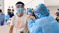 Bộ Y tế bác việc xin tiêm vaccine phòng COVID-19 cho trẻ em của Bình Dương