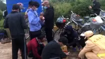 Công an hỗ trợ 12 ngư dân đạp xe từ Nam Định về quê Kiên Giang