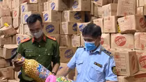 Thu giữ 1.000 thùng bánh, kẹo, thạch không rõ nguồn gốc