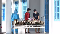 "Lẻn" khỏi khu cách ly tụ tập ăn nhậu