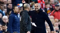Pep Guardiola "nổi đóa" vì cầu thủ Liverpool không bị "đuổi khỏi sân"