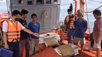 Tăng cường đấu tranh tình trạng mua bán, vận chuyển, sang mạn xăng dầu trái phép trên biển