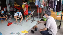 Phó Thủ tướng Vũ Đức Đam vào nơi "khóa chặt" động viên nhân dân chung tay phòng, chống dịch