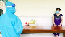 Tạm giam người phụ nữ bán rau khai báo gian dối, làm lây lan dịch bệnh