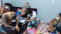 14 nam nữ "bay lắc" trong nhà nghỉ có người "canh gác"