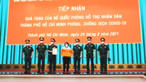 Bộ Quốc Phòng tặng TP Hồ Chí Minh 4.000 tấn gạo, 100.000 suất quà