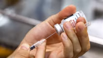 Xác minh vụ việc người thân cán bộ xã được “ưu tiên” tiêm vaccine COVID-19