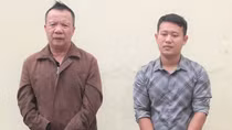 Gặp nhau ở chợ cá, "đôi bạn" bàn nhau buôn thuốc nổ
