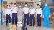 Lãnh đạo Đoàn Trinh sát số 2 thăm, kiểm tra chốt kiểm soát phòng, chống dịch COVID-19