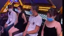Tổ chức "tiệc ma túy" cùng nhiều... "kiều nữ" trong quán karaoke