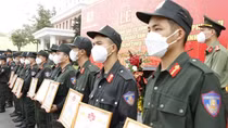 Khen thưởng hàng trăm CSCĐ tham gia chống dịch ở Bình Dương