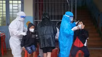 Một học sinh nghi mắc COVID-19, nhiều giáo viên phải cách ly