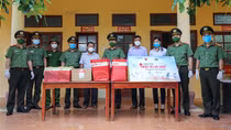 Sẻ chia khó khăn với người dân về quê tránh dịch