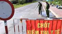 Lĩnh 15 tháng tù vì đánh tổ kiểm soát chống dịch COVID-19