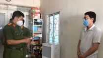 Phá đường dây làm giả giấy tờ xét nghiệm COVID-19