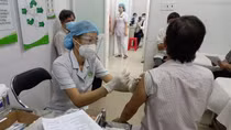 4 địa phương được phân bổ 45% tổng số vaccine của cả nước nhưng còn tiêm chậm