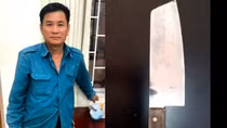 “Thông chốt” không thành, dùng dao chém Công an viên