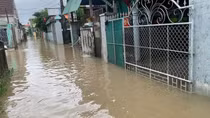 Cứu trợ khẩn cấp lương thực, nhu yếu phẩm cho người dân, chủ động ứng phó đợt mưa lũ mới