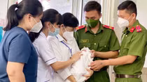 2 chiến sĩ Công an kịp thời cứu sống trẻ sơ sinh bị bỏ rơi trong bụi cây