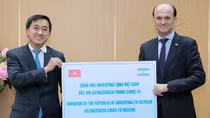 Việt Nam tiếp nhận 500.000 liều vaccine AstraZeneca do Argentina trao tặng