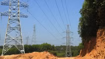 Khai thác đất trái phép trong khu vực hành lang an toàn lưới điện 500KV