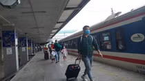 Dù khuyến mại, vé tàu Tết vẫn "ế" khách