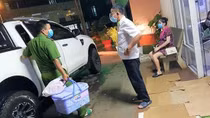 Công an xã Bàu Trâm giúp sản phụ đi sinh con