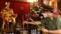Tặng Bằng khen của Bộ trưởng Bộ Công an cho tập thể, cá nhân xuất sắc trong công tác PCCC và CNCH