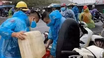 Sinh viên tình nguyện chung tay "tiếp sức" người dân về quê