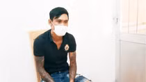 Mang dao chém lực lượng chức năng vì không cho em trai qua chốt đi thu tiền hụi