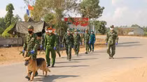 Khen thưởng tập thể và cá nhân điển hình trong công tác đảm bảo ANTT vùng biên giới