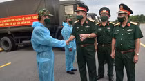 Quân khu 9 vận chuyển 50 tấn nông sản, thực phẩm tặng nhân dân TP Hồ Chí Minh