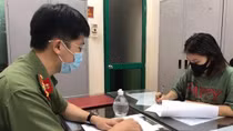 Xử phạt cô gái đăng clip khoe “tấm thẻ đỏ quyền lực của ba” để đi khắp Hà Nội