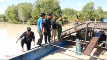 Bắt 5 tàu công suất lớn khai thác cát trái phép trên Hồ Dầu Tiếng