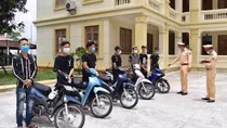Đua xe, "bốc đầu" ra oai - phải ngăn chặn từ gia đình, trường học