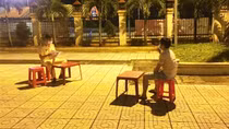 "Sợ" cách ly, tài xế xe bán tải chở 3 người “vượt chốt”