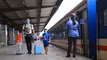 Ngày đầu bán vé tàu Tết Nhâm Dần: Tăng ưu đãi, khách vào thưa thớt