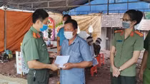 Công an huyện Buôn Đôn vận động hỗ trợ gia đình bé gái bị đuối nước