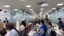 Đổ xô đi tiêm ngừa vaccine phòng bệnh cho trẻ
