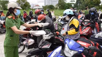 Hỗ trợ người dân về quê an toàn, đảm bảo phòng, chống dịch