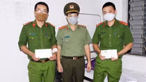 Thăm hỏi động viên cán bộ Công an bị thương khi vây bắt tội phạm ma túy