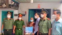 “Hạt gạo nghĩa tình” tiếp tục đến với người dân