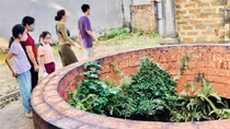 Xử phạt họa sĩ đoàn làm phim tô vẽ giếng cổ tại Làng cổ Đường Lâm