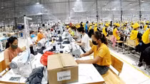 Công nhân ồ ạt về quê, doanh nghiệp vẫn “khát” lao động