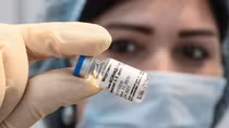 Nhiều người Nga ra nước ngoài tiêm vaccine ngừa COVID-19
