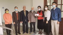 Trường Mẫu - Trường Ngoại cảm Tố Dương ủng hộ 130 triệu xây cầu và mua máy tính cho học sinh nghèo