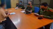 Giám đốc không đeo khẩu trang "vượt chốt", xúc phạm tổ chống dịch