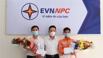 Khen thưởng nhóm công tác Điện lực Sa Pa cứu 2 cháu bé thoát khỏi vụ cháy