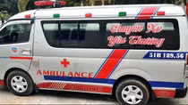 Nhái xe cứu thương để chở thuê làm 4 người nhiễm SARS-CoV-2